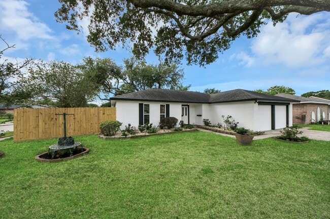 16222 Forest Bend Ave in Friendswood, TX - Building Photo - Building Photo