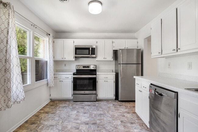 1918 Sussex Rd in Blacksburg, VA - Building Photo - Building Photo