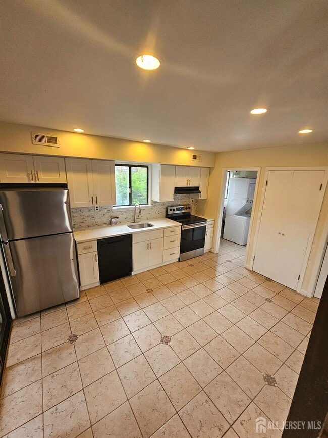 498 Auten Rd in Hillsborough, NJ - Building Photo - Building Photo