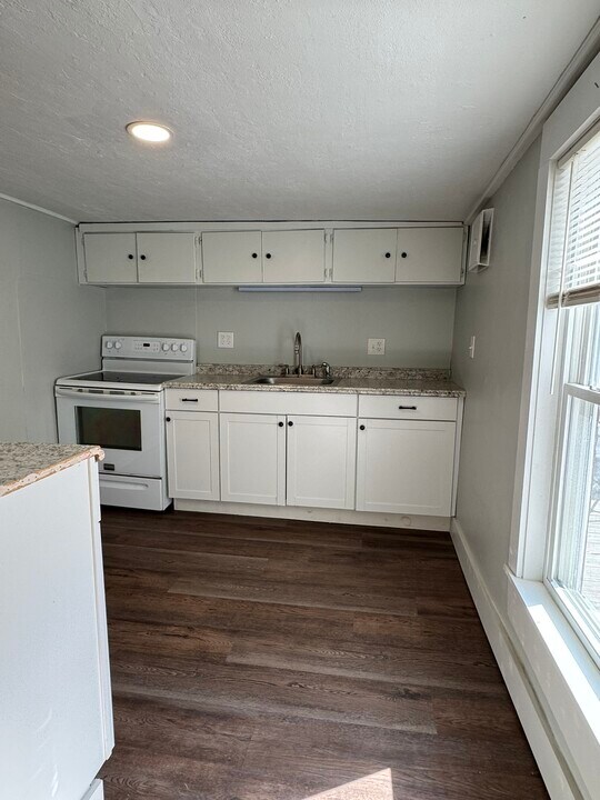 142 South St, Unit 2 in Milford, NH - Building Photo
