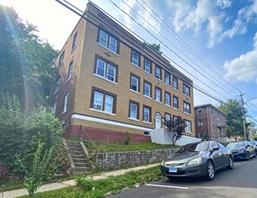 106 Willow St in New Britain, CT - Foto de edificio - Building Photo