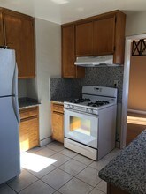 2810 Exposition Blvd, Unit D in Santa Monica, CA - Foto de edificio - Building Photo