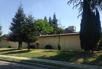 Park-Poplar Apartments in Fresno, CA - Building Photo - Building Photo