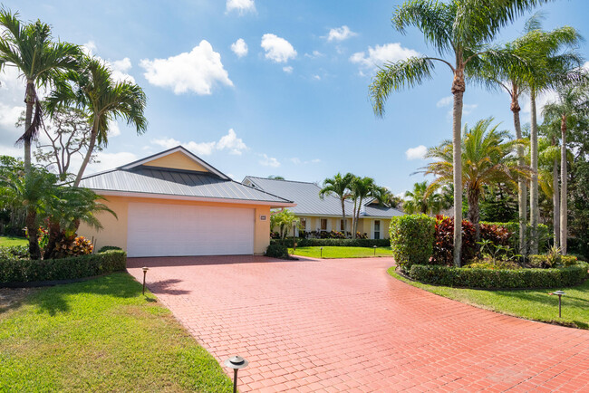 property at 3711 SE Clubhouse Pl