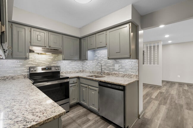 StoneGate Apartments in Middletown, CT - Foto de edificio - Building Photo