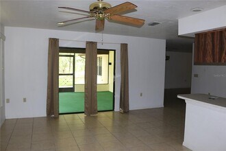 8593 SW 197th Court Rd in Dunnellon, FL - Foto de edificio - Building Photo