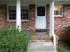 858 Gaylemont Cir in Decatur, GA - Building Photo - Building Photo