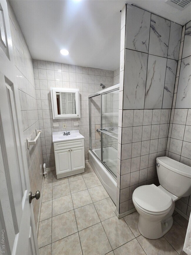 82-03 Myrtle Ave in Queens, NY - Building Photo - Building Photo