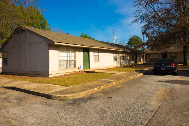 Peppertree Apartments in Bessemer, AL - Building Photo - Building Photo