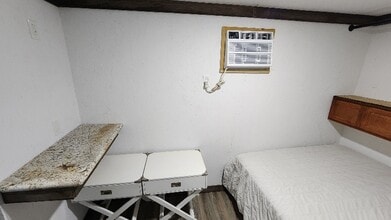 6835 Purvis Ln in Baytown, TX - Foto de edificio - Building Photo