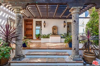 24408 Malibu Rd in Malibu, CA - Building Photo - Building Photo