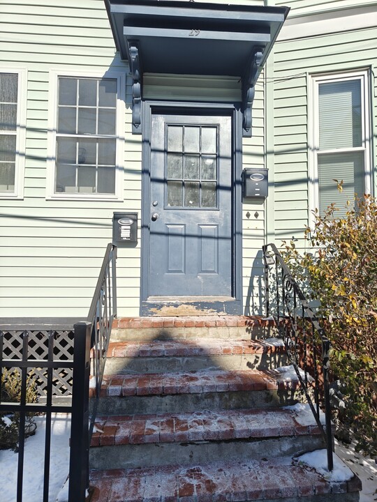 29 Radcliffe Rd, Unit 1 in Somerville, MA - Building Photo