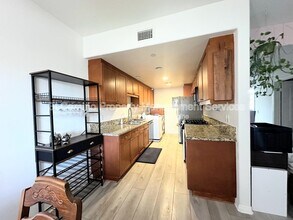 17230 Newhope St in Fountain Valley, CA - Building Photo - Building Photo