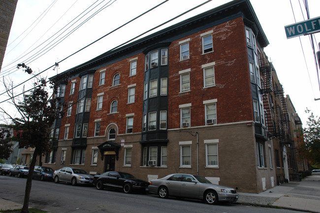 500 Van Cortlandt Pk Ave in Yonkers, NY - Foto de edificio - Building Photo