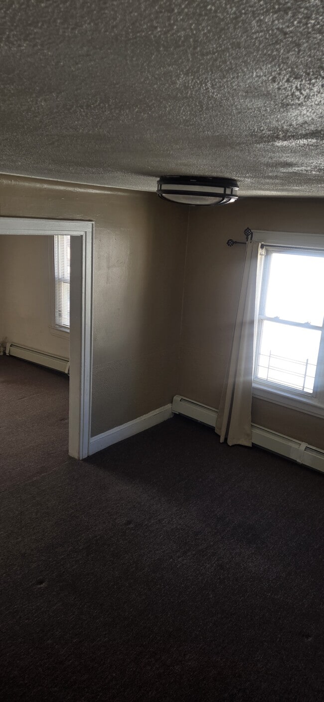 9431 97th St, Unit Second floor in Ozone Park, NY - Building Photo - Building Photo
