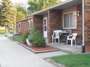 1037 S Main St in Kenton, OH - Foto de edificio - Building Photo