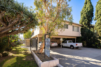 1711 Purdue Ave in Los Angeles, CA - Building Photo - Building Photo