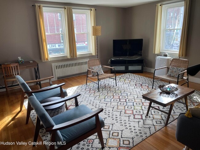 211 Main St in Saugerties, NY - Building Photo - Building Photo