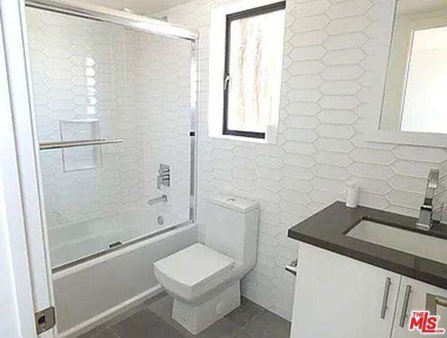 1357 N Stanley Ave in Los Angeles, CA - Building Photo