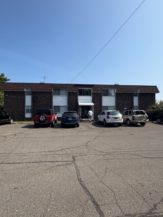 1803 Saint Johns Blvd in Lincoln Park, MI - Building Photo