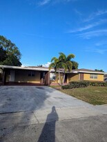 664 W Melrose Cir in Fort Lauderdale, FL - Building Photo