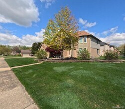 43668 Fallen Tree Dr in Sterling Heights, MI - Building Photo - Building Photo