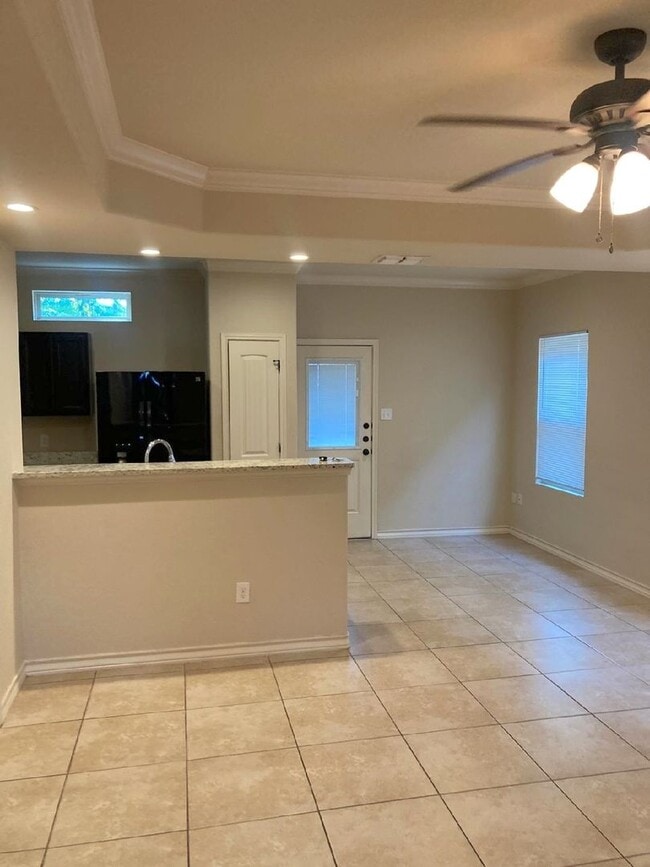 7030 Lakeview Dr. in San Antonio, TX - Building Photo - Building Photo