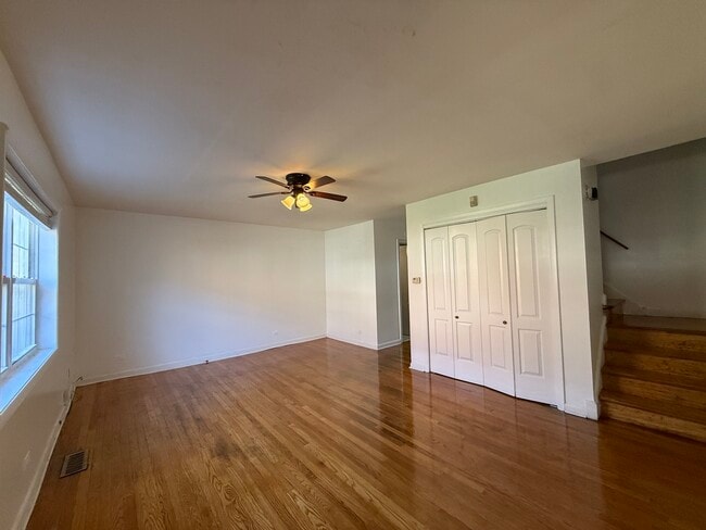 1405 W Touhy Ave in Chicago, IL - Building Photo - Building Photo
