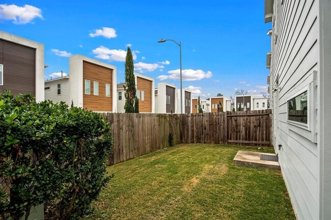 5511 Paraiso Pl in Houston, TX - Building Photo - Building Photo