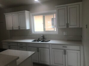 5461 Kingsley St in Montclair, CA - Foto de edificio - Building Photo