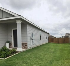 117 Peony Ln. in Jarrell, TX - Building Photo - Building Photo