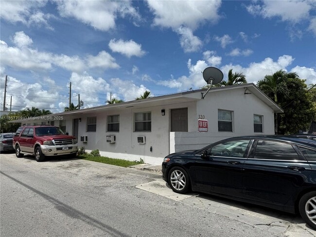 320 W 10th St, Unit 1 in Hialeah, FL - Building Photo - Building Photo