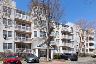 15 Freedom Way in Jersey City, NJ - Building Photo