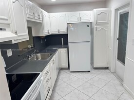 4141 NW 44th Ave in Lauderdale Lakes, FL - Building Photo