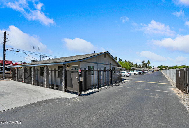 1744 W Glendale Ave in Phoenix, AZ - Building Photo - Building Photo