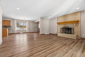 1914 Raber Rd in Uniontown, OH - Foto de edificio - Building Photo