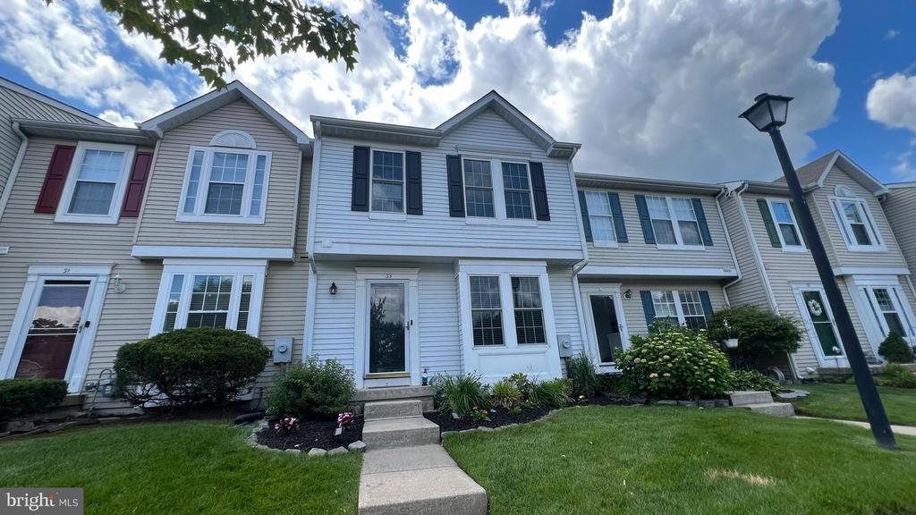 33 Pinehurst Ct in Gloucester Township, NJ - Building Photo