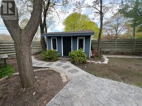1045 Lombardy Dr in Sarnia, ON - Building Photo - Building Photo