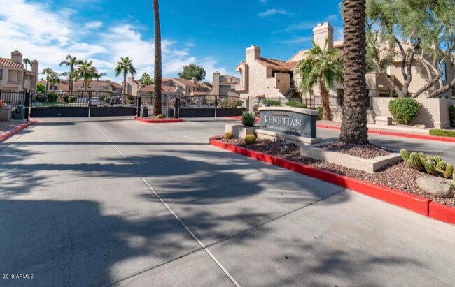 10055 E Mountainview Lake Dr, Unit 1068 in Scottsdale, AZ - Foto de edificio - Building Photo