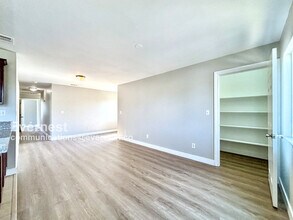 1334 E 43rd St in Los Angeles, CA - Building Photo - Building Photo