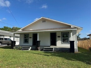 38039 Church Ave in Dade City, FL - Foto de edificio - Building Photo