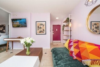 444 Nahua St in Honolulu, HI - Building Photo - Building Photo