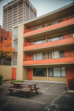 La Mirada in Seattle, WA - Foto de edificio - Building Photo