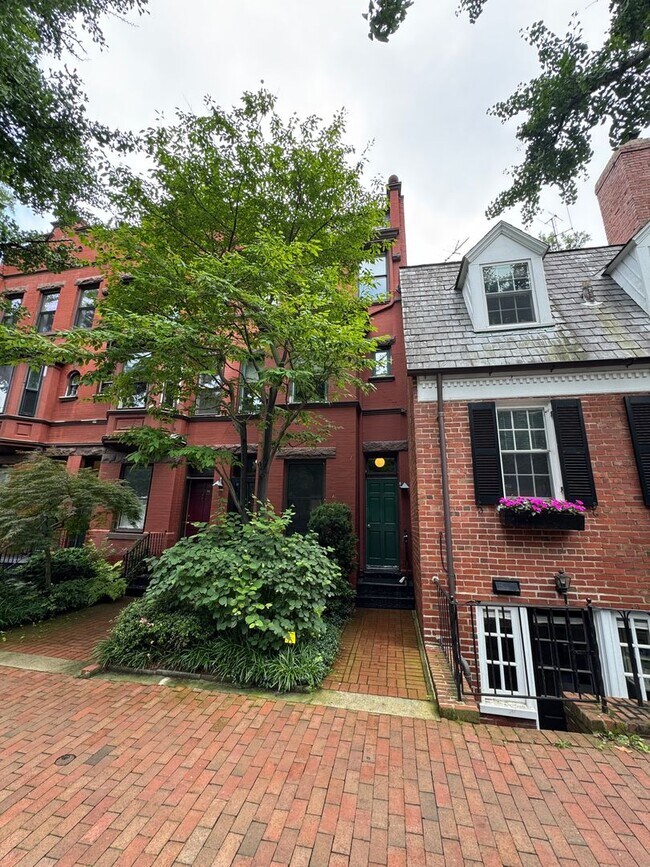 3044 R St NW in Washington, DC - Building Photo - Building Photo