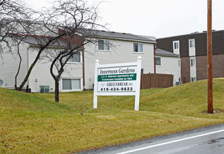 Inverness Gardens in Findlay, OH - Building Photo - Building Photo