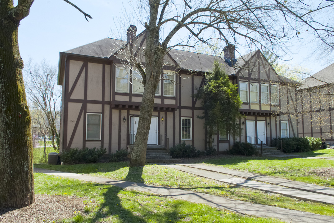 Castlewood Apartments in Oak Ridge, TN - Building Photo