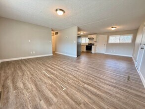 4421 Primrose Ln in Dayton, OH - Building Photo - Building Photo