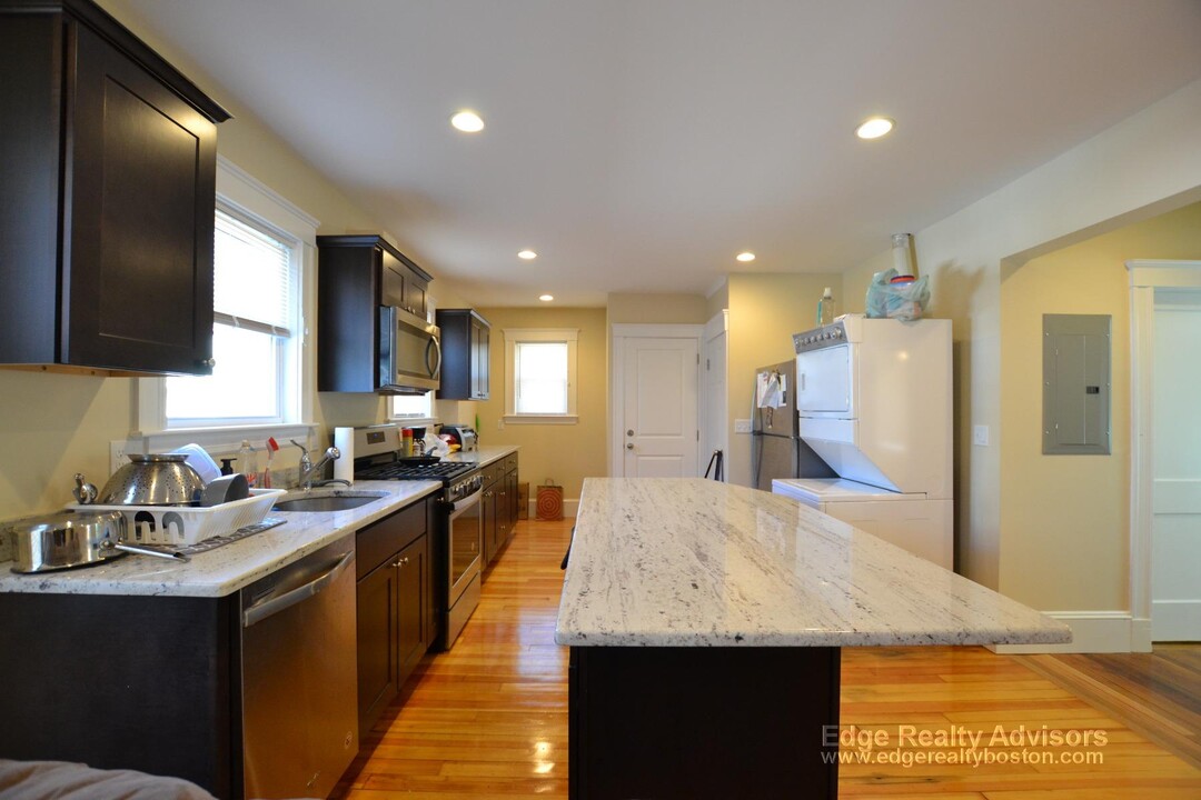 48 Glencoe St, Unit 1 in Boston, MA - Building Photo