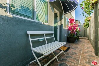 4407 Irvine Ave in Los Angeles, CA - Building Photo - Building Photo