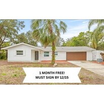 2255 S Lagoon Cir in Clearwater, FL - Building Photo